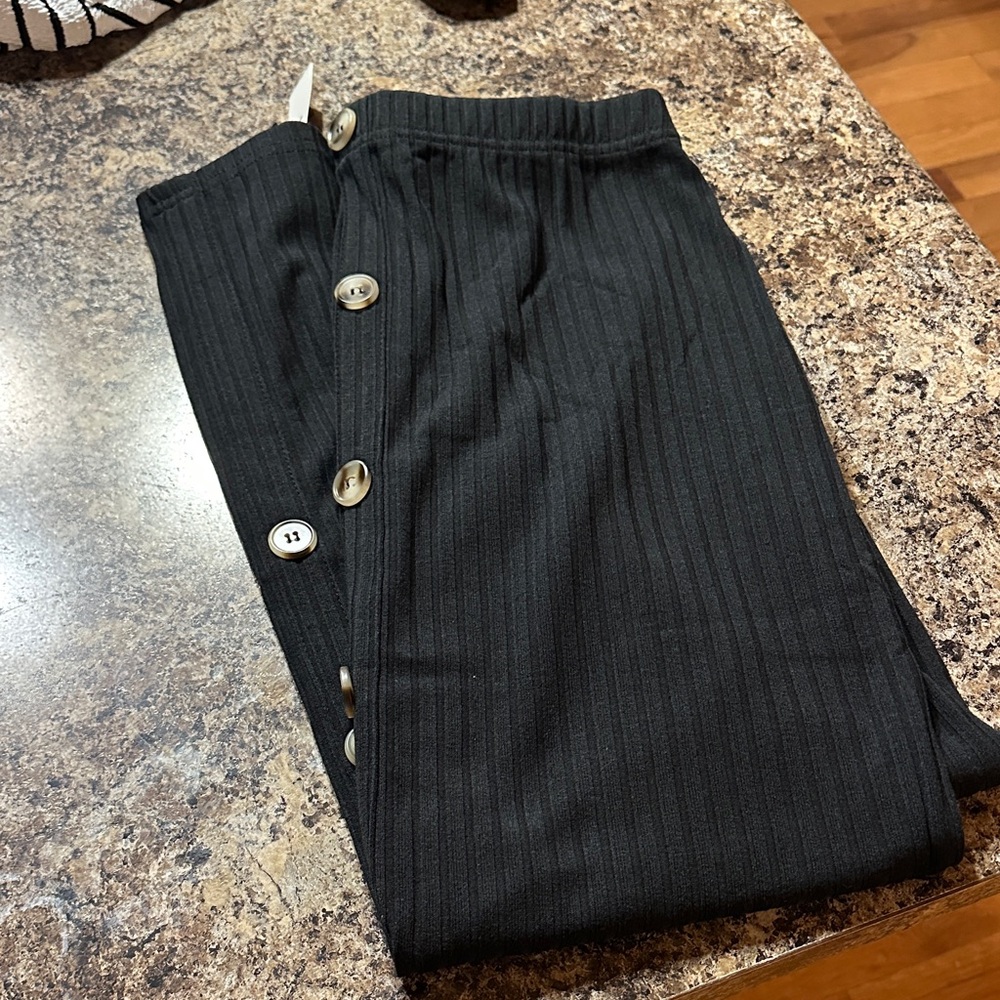 Black Button-Detail women’s maxi skirt